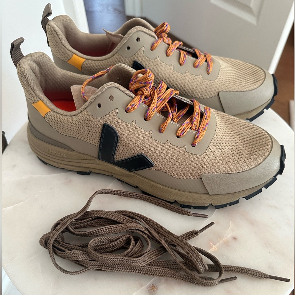 Veja Dekkan Alveomesh Dune Black NWOT
